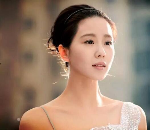 娱乐吃瓜女艺人资源,揭秘吃瓜女艺人背后的资源与影响力